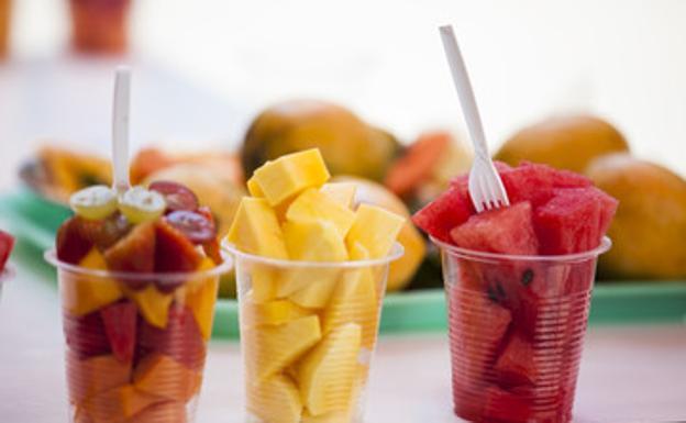 Consumo advierte sobre los problemas de la fruta cortada en supermercados