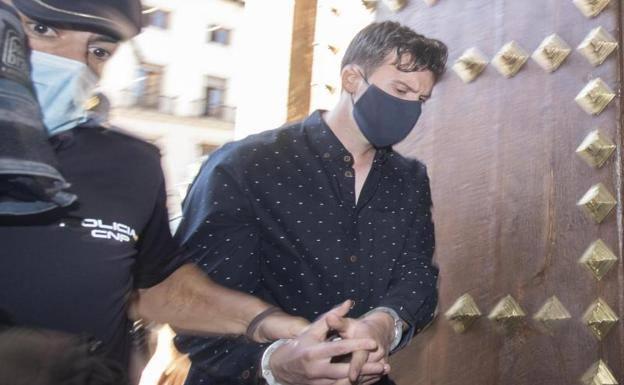 El legionario de Viator que degolló a su exnovia: «Justo cuando grita socorro, le propino la cuchillada»