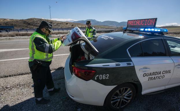 Los coches de cartón de la Guardia Civil para evitar infracciones en las carreteras