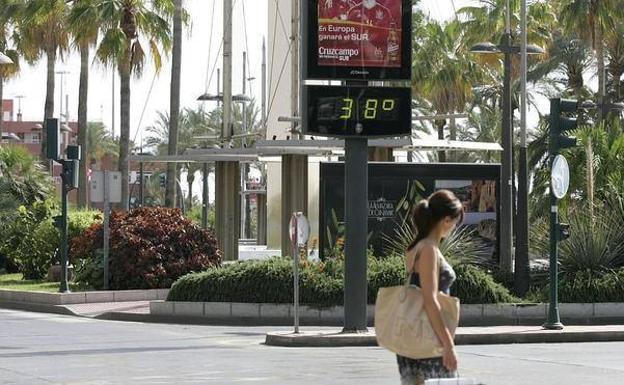 La Aemet avisa: la ola de calor trae calima «inmensa» con noches tropicales
