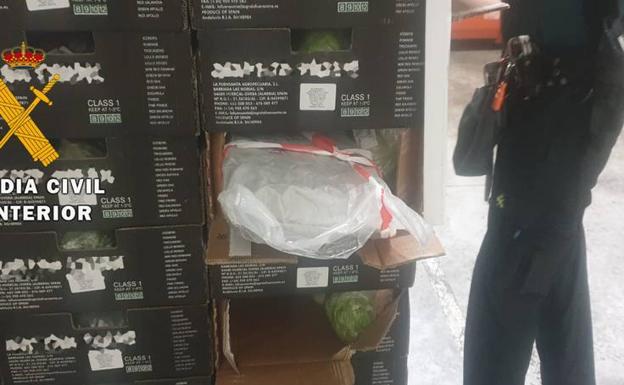 Detenido en Guarromán con 188 kilos de hachís y 32 de marihuana ocultos en cajas de lechugas