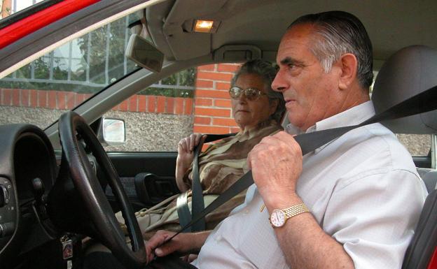 La DGT aclara la verdad sobre las nuevas medidas que afectan a mayores de 65 años