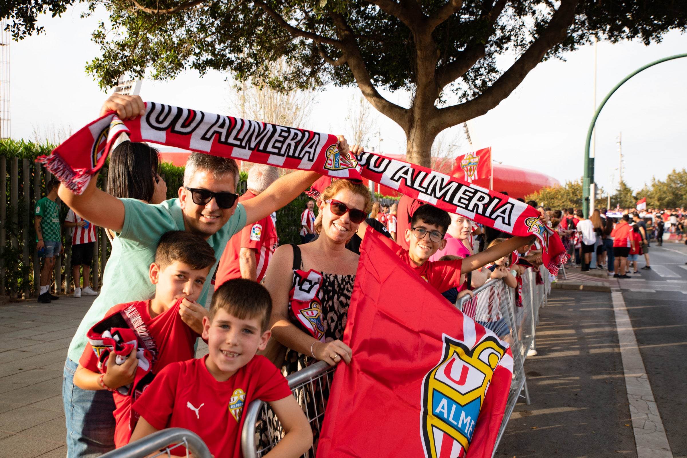 Así ha recibido a la UD Almería la marea rojiblanca