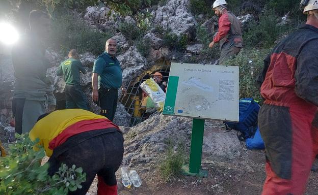 Activan un dispositivo de rescate para una espeleóloga herida en Cueva de la Gitana en Sierra María