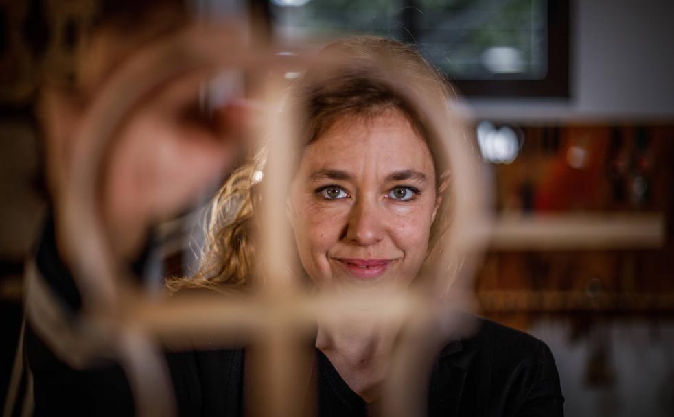 Ruth Obermayer, de Múnich a construir violines en Granada