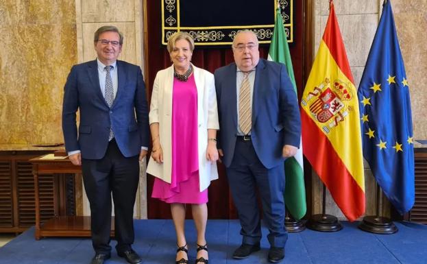 Lourdes Molina recibe la condecoración de la Orden de San Raimundo de Peñafort