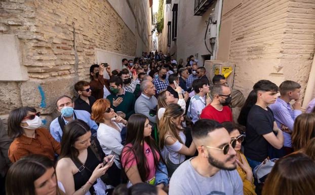 La retirada de la mascarilla y la Semana Santa provocan un aumento de los contagios y las hospitalizaciones