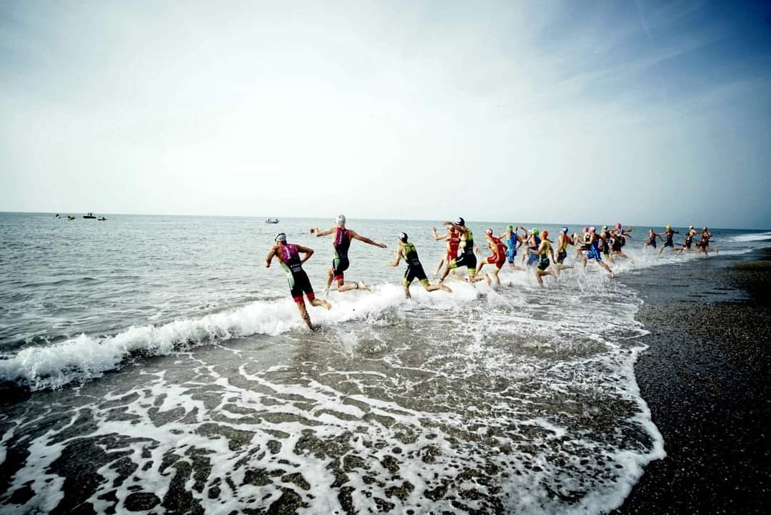 Roquetas no defrauda como capital española del Triatlón Súper Sprint