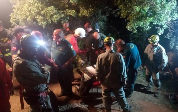 Rescatan con vida tras 18 horas atrapada a la espeleóloga herida en la Cueva de la Gitana en Sierra de María
