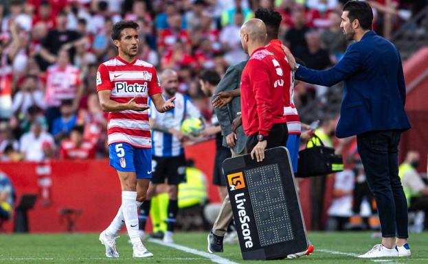 Luis Milla se rompe a la media hora y da entrada a Yan Eteki