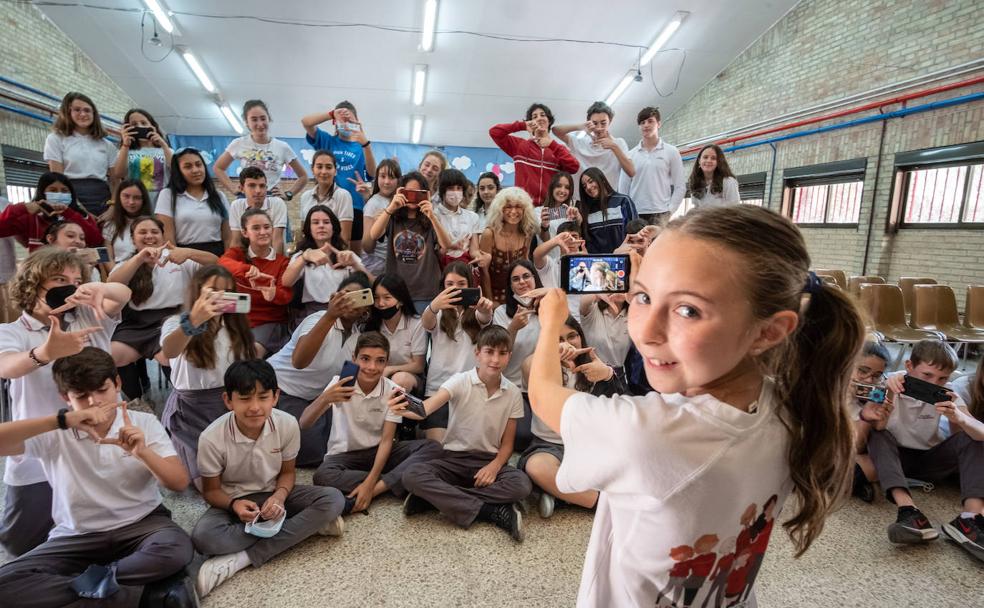 Un colegio de Granada estrena una clase de película