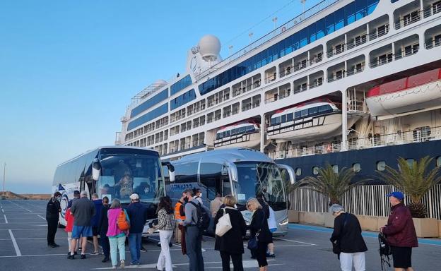 Los comerciantes contribuirán a impulsar el turismo de cruceros en Almería