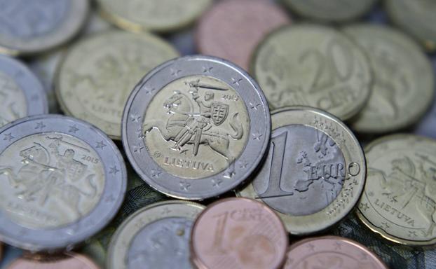 ¿Con cuánto dinero en efectivo se puede viajar en avión en 2022?