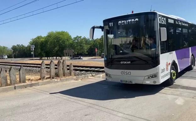 El autobús urbano vuelve a entrar en Las Infantas 12 años después