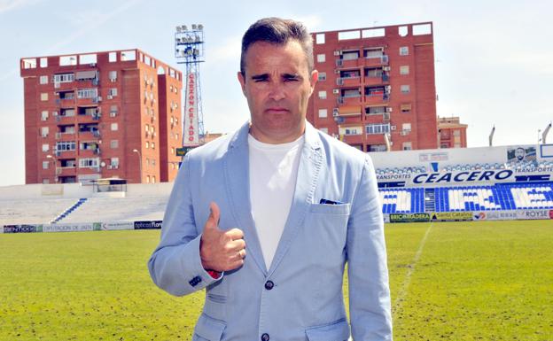 Juan Arsenal dirigirá al Atlético Porcuna durante la próxima temporada