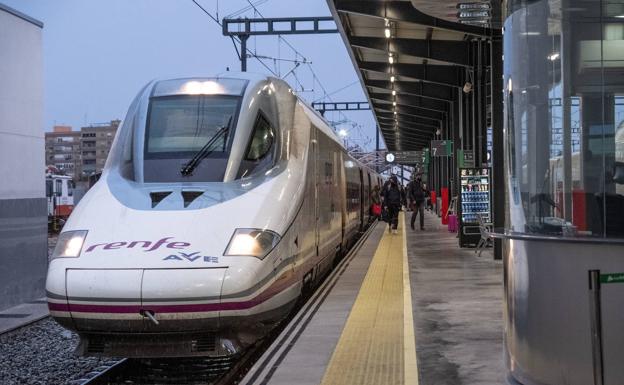 Una avería obliga a realizar un trasbordo a los pasajeros del AVE Granada-Barcelona