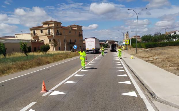 La DGT aclara para qué sirven los 'dientes de león', la nueva señal en las carreteras españolas