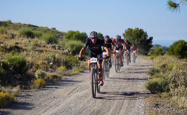 'La Indomable' bate récord con más de 2.500 ciclistas de una decena de países