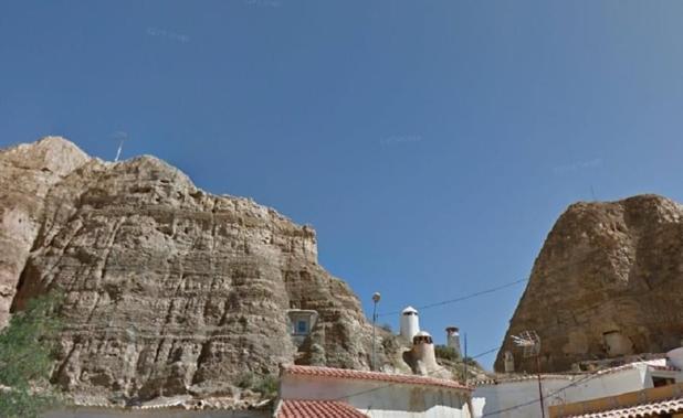 Fallece el trabajador electrocutado en una pedanía de Guadix mientras rehabilitaba una casa-cueva