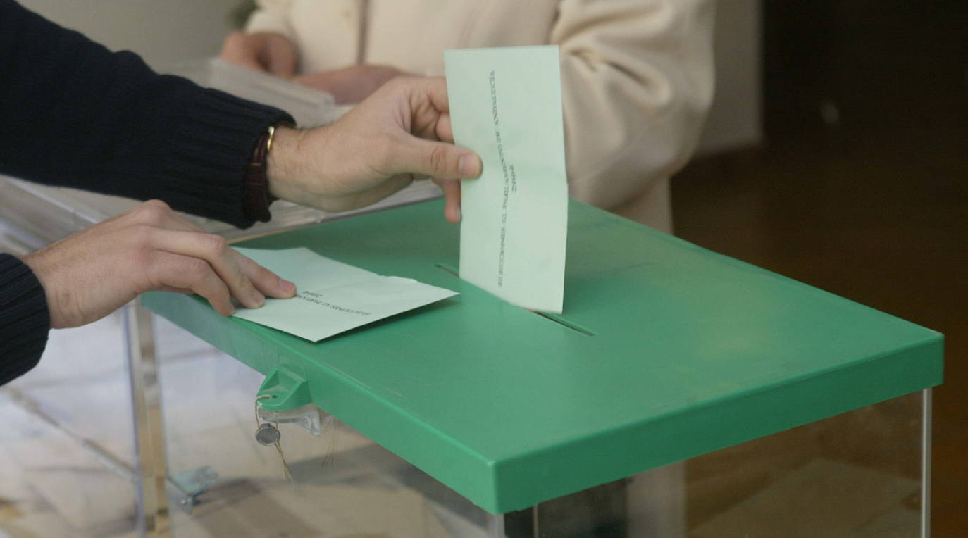 El PP ganaría las elecciones en Almería, el PSOE resiste y Vox echa el freno, según el CIS