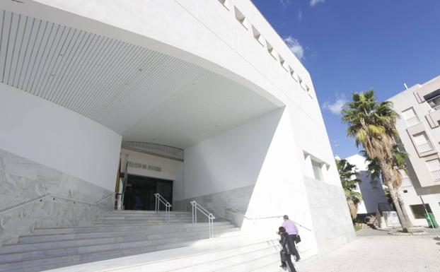 Seis años y medio de cárcel por disparar a su hermano en Motril