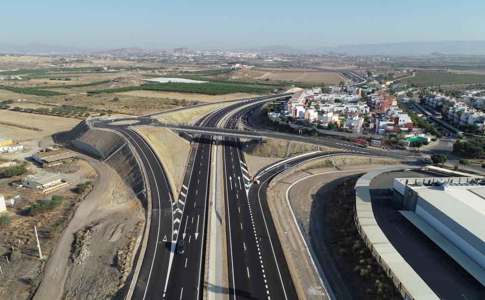 Carreteras: la válvula de escape para una Almería desconectada