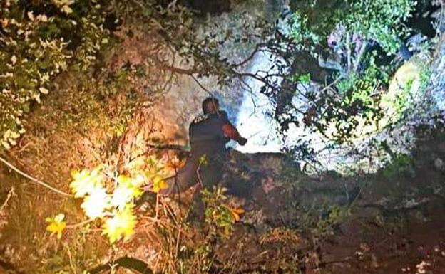 Rescatan a dos senderistas en Castillo de Locubín