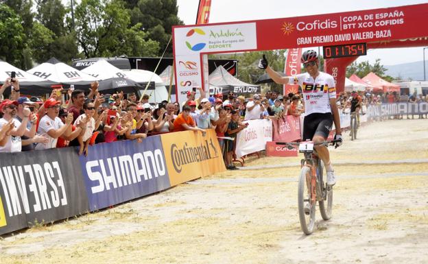 Exhibición de David Valero en el Gran Premio que lleva su nombre