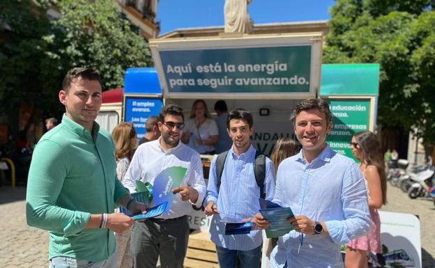 Saavedra: «Los jóvenes son el futuro de Andalucía, por eso les ofrecemos más empleo y mejor formación»