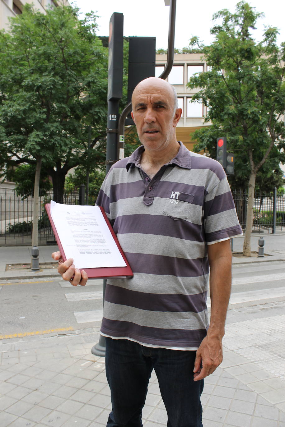 Un docente sordo de Granada denuncia el cobro de un intérprete para declarar al fisco