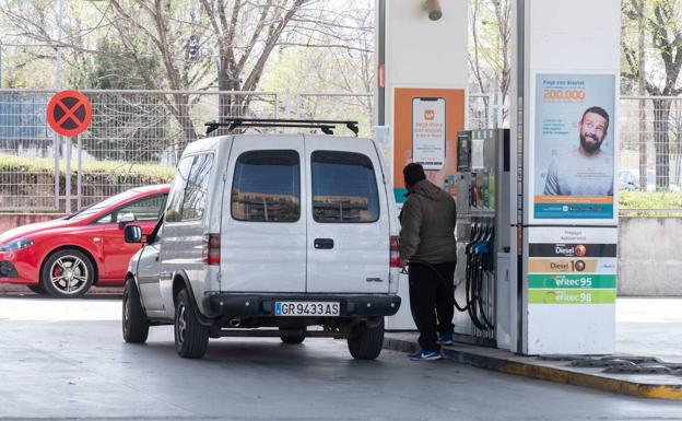 El litro de gasolina se ha encarecido 60 céntimos en lo que va de año en Granada
