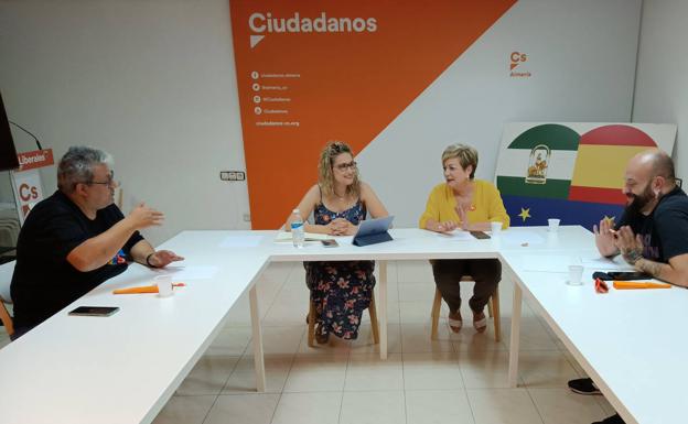 Cs se presenta como «muro de contención» para defender los derechos de las personas LGTBI