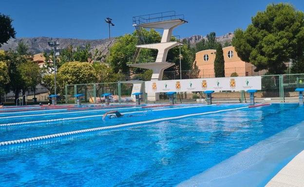 La piscina municipal de La Salobreja está abierta al público por las tardes