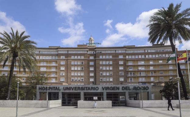 Trasladan al hospital de Sevilla al herido en un incendio en Torreperogil