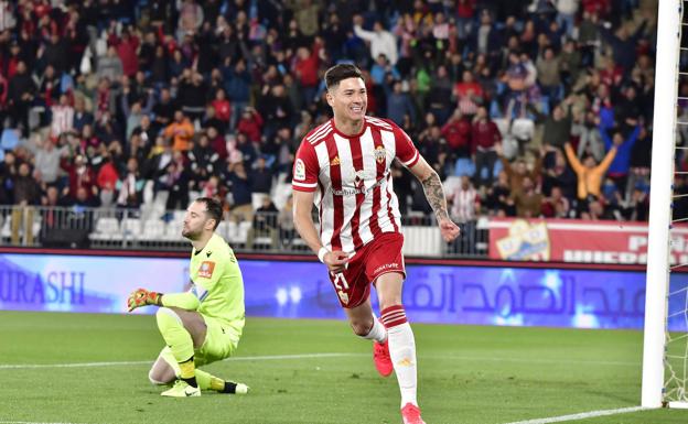 Darwin Núñez llegó al Almería con un pan debajo del brazo