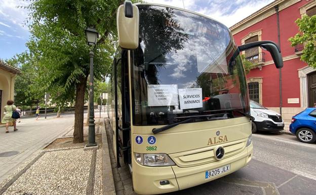 Comienza un paro con seguimiento irregular en los autobuses interurbanos de Granada