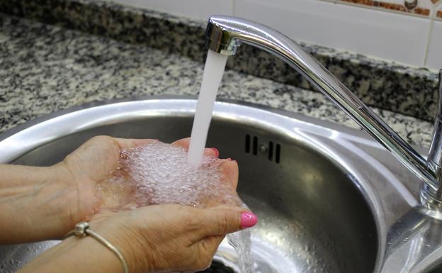 La Policía de Quesada advierte de una presunta estafa con la salubridad del agua