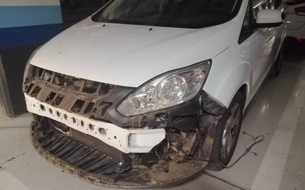 «Tardaron 25 minutos», dice la dueña del coche desguazado por los cacos en el parking del Nevada