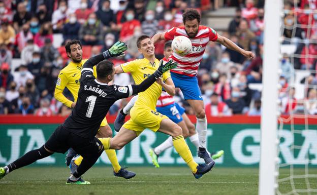 El líder de la defensa se desmorona con ella