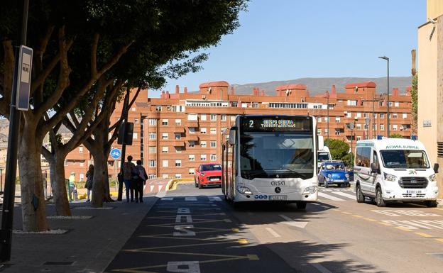 Un autobús unirá Huércal con el hospital y el centro comercial Torrecárdenas