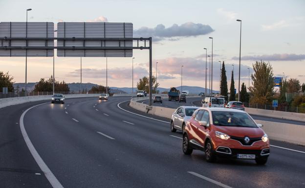 La DGT advierte de las multas por circular por el carril izquierdo y central