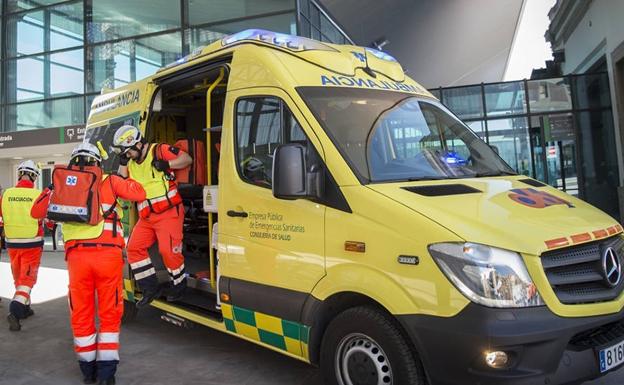 Cuatro jóvenes heridos tras colisionar un coche contra una fachada en Las Gabias