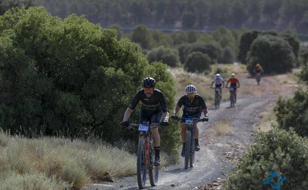 Los héroes mozárabes superan el calor para unir Granada y Almería