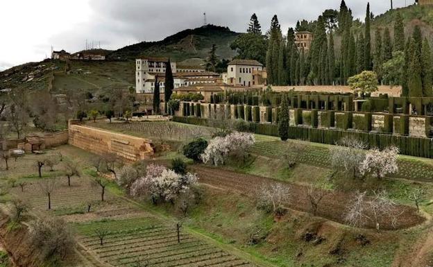 Un libro analiza la historia de los jardines de la Alhambra en los últimos 900 años