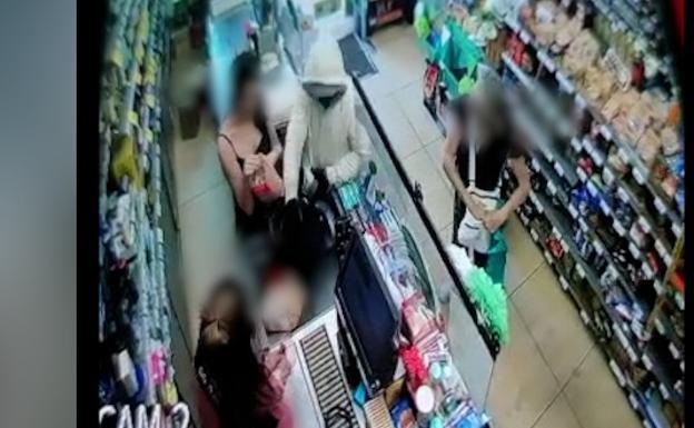 Las trabajadoras de un súper de Granada impiden por tercera vez que las atraquen