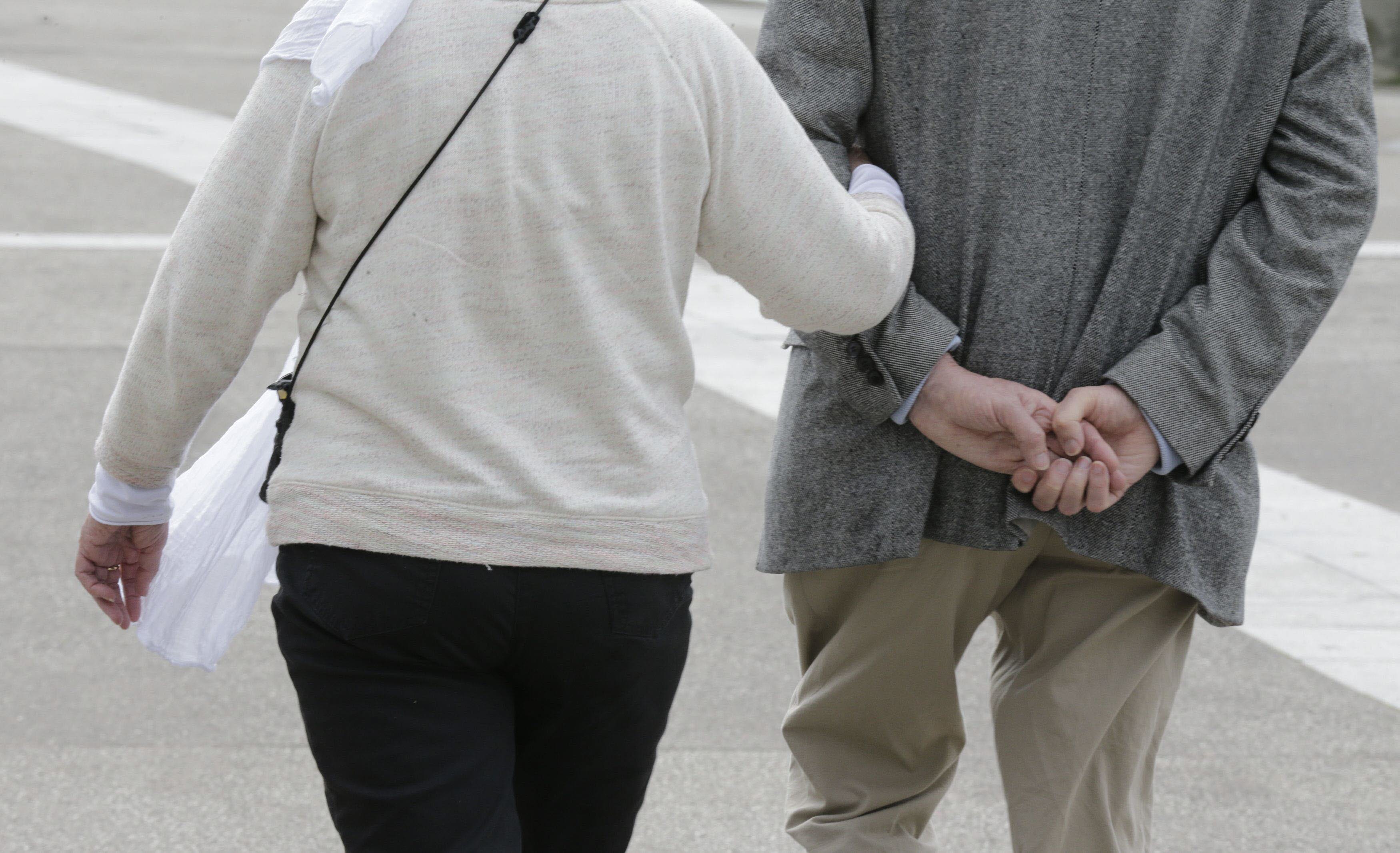 ¿Qué día se cobra la paga extra de verano de las pensiones? La fecha de pago de Caixabank o Santander