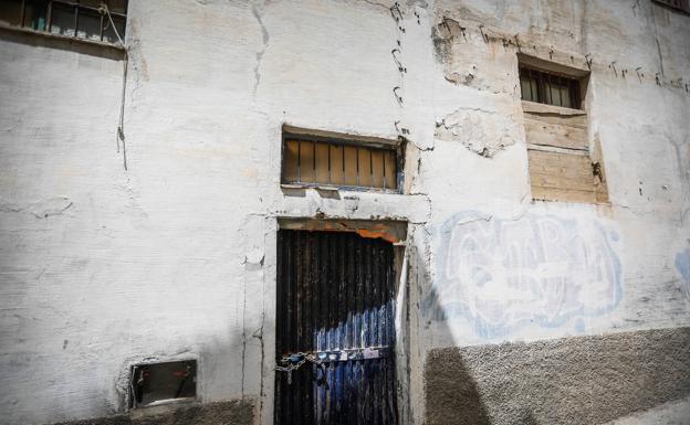 Tapian los accesos de la Casa del Aire para evitar que sigan entrando okupas