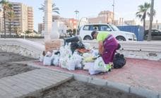 Recogen más de 11.000 kilos de basura en las playas de Almería después de San Juan