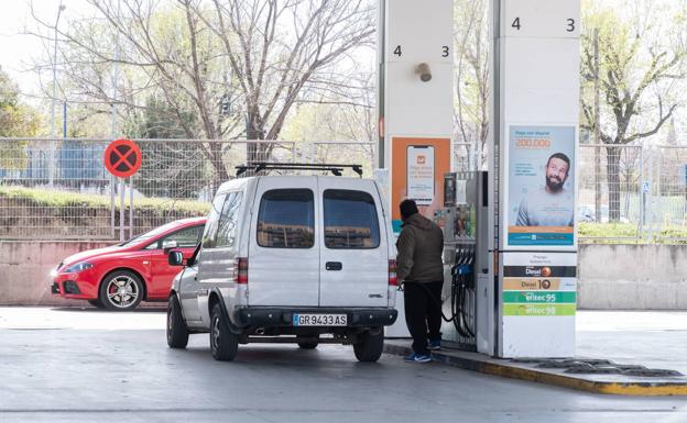 La gasolina sube 29,2 céntimos en tres meses en Granada, más que el descuento