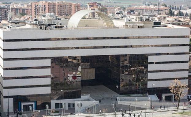 Cambian un año de prisión por trabajos a la comunidad a una hija que pegó a su madre en Granada